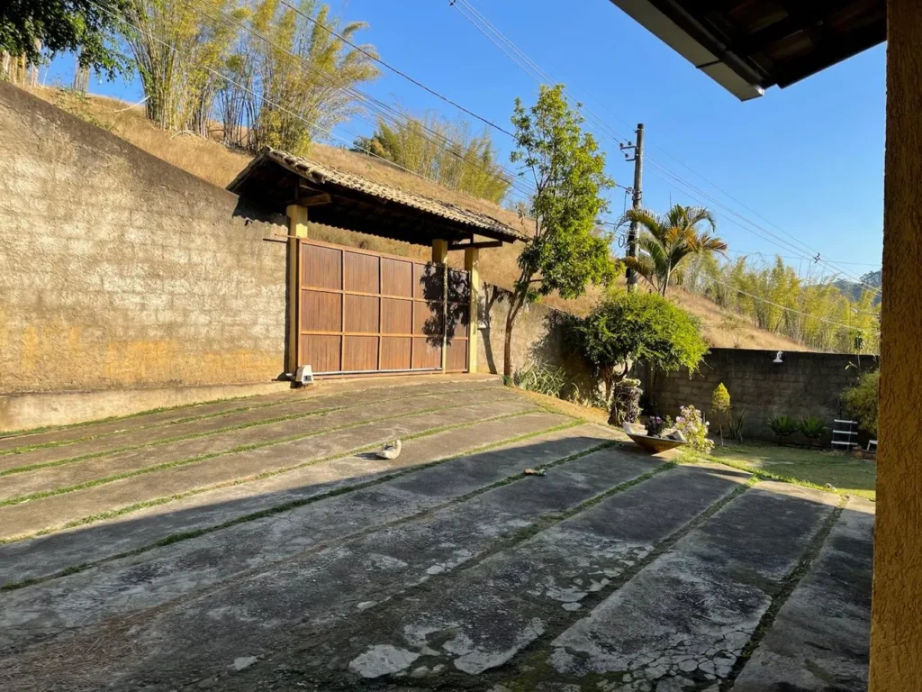 Casa com 3 suítes e terreno de 1.441 m² no Centro, foto 4