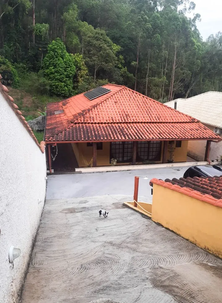 Casa com lareira, energia solar e nascente, foto 2