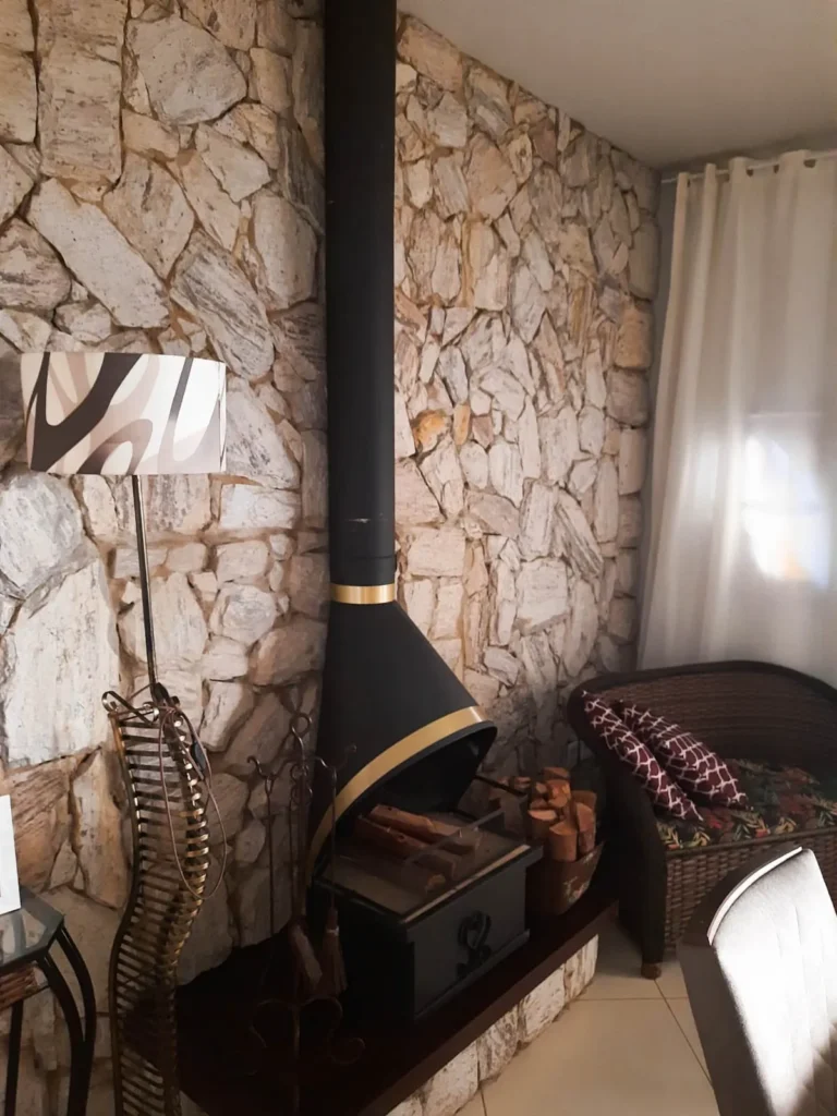 Casa com lareira, energia solar e nascente, foto 26