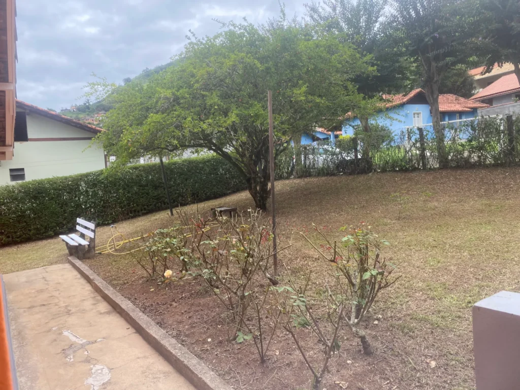 Casa de 2 quartos com quintal ajardinado e fruteiras, foto 13