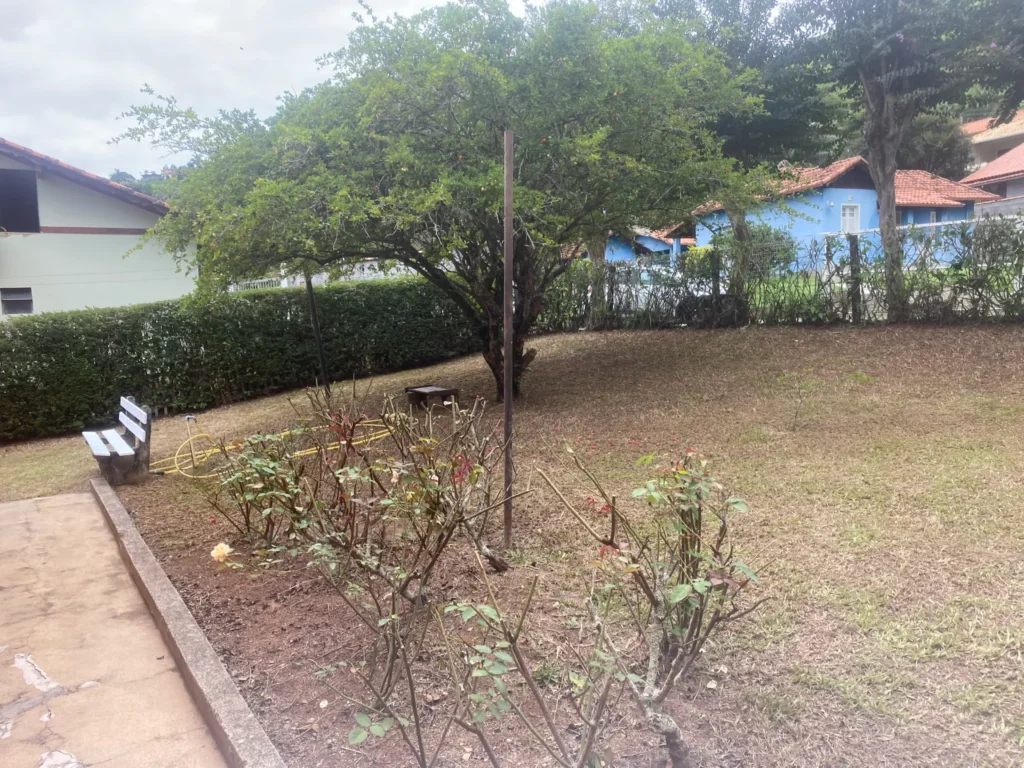 Casa de 2 quartos com quintal ajardinado e fruteiras, foto 15