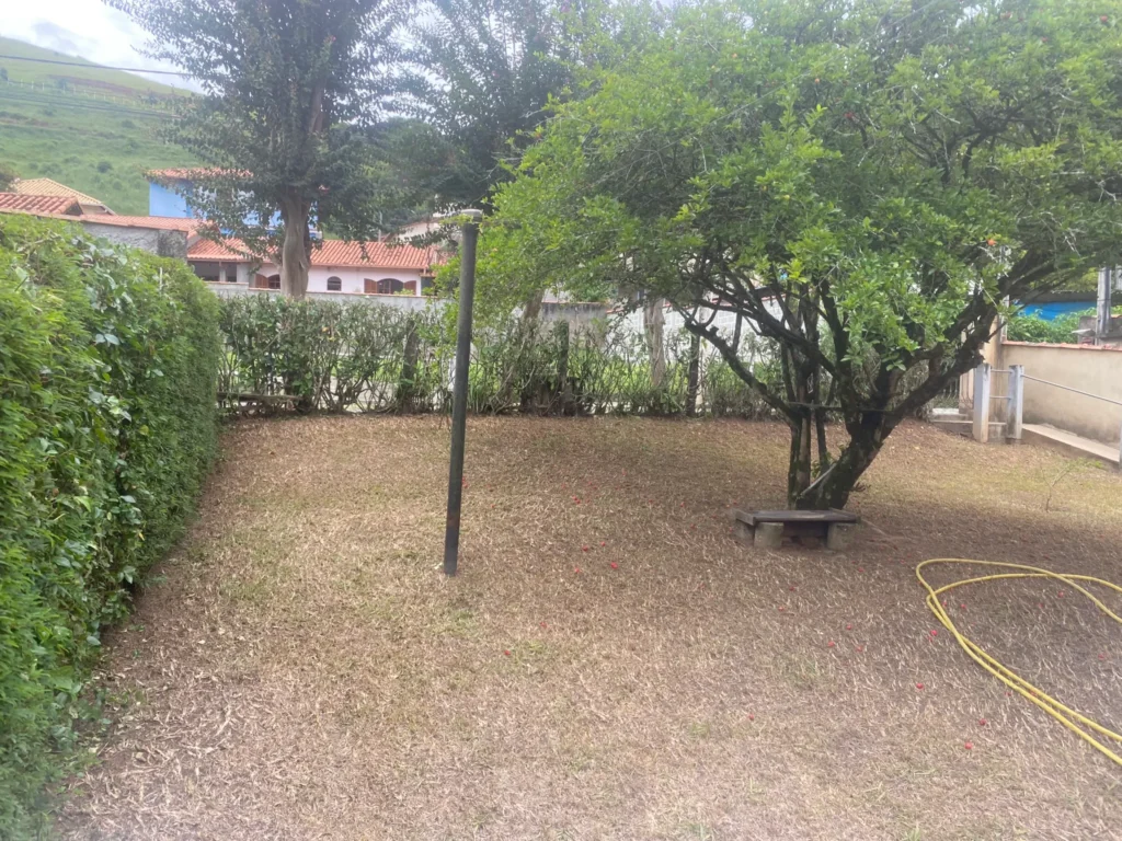 Casa de 2 quartos com quintal ajardinado e fruteiras, foto 2