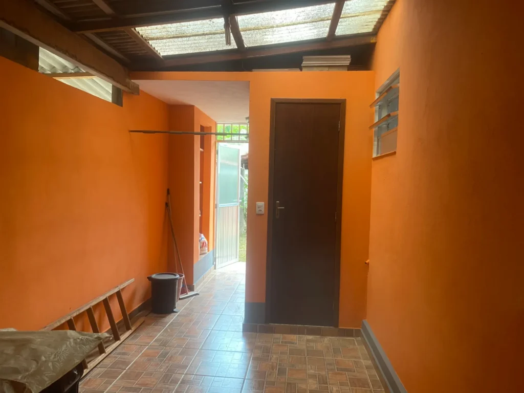 Casa de 2 quartos com quintal ajardinado e fruteiras, foto 6