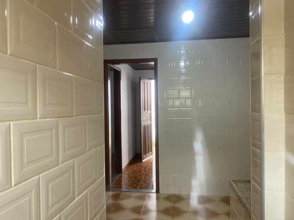 Casa de 2 quartos com quintal ajardinado e fruteiras, foto 7