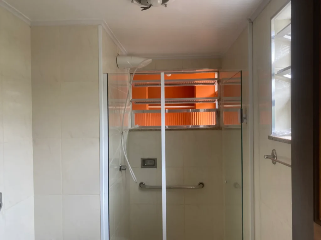 Casa de 2 quartos com quintal ajardinado e fruteiras, foto 9
