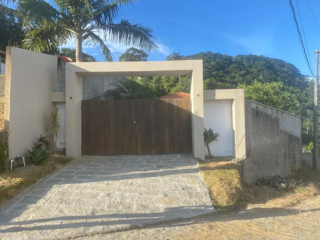 Casa de 2 quartos com vista e área de churrasqueira