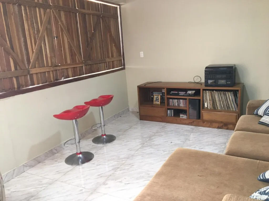 Casa de 3 quartos com área gourmet em área residencial, foto 2