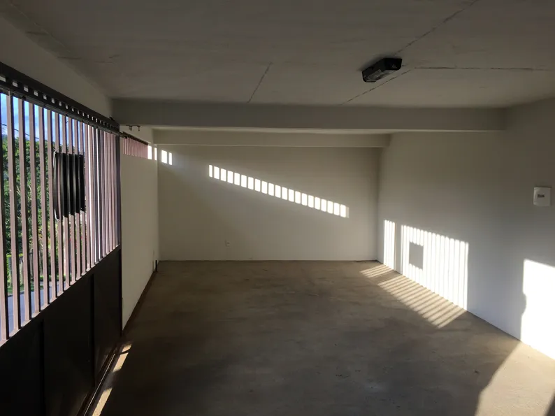 Casa de dois pavimentos com 2 suítes e garagem para 2 carros, foto 2