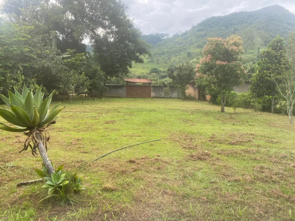 Chácara de 1.353 m² com piscina e casa de 4 quartos, foto 2