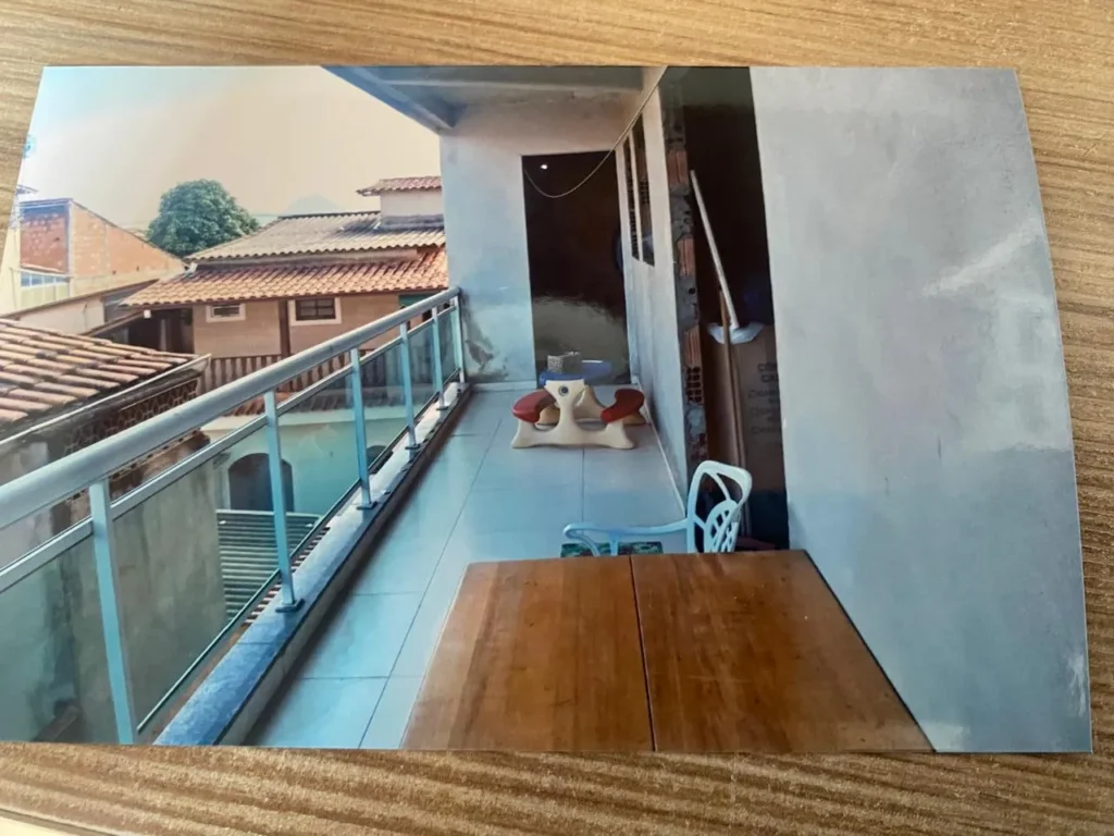 Prédio com loja e dois apartamentos em Rio das Ostras
