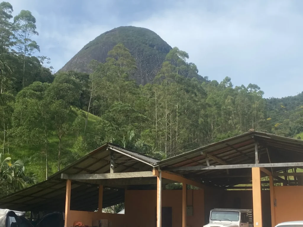 Sítio de 136.000 m² com casa sede nova, estufas e nascentes, foto 2