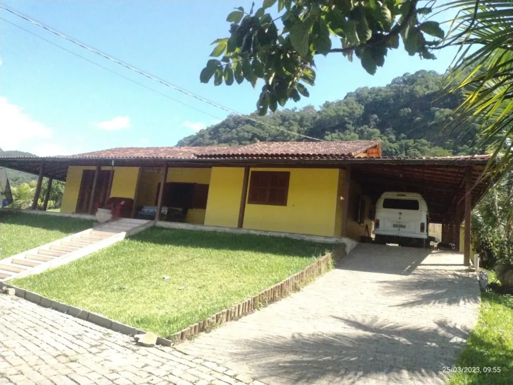Sítio de 34.248 m² com casa nova, açude e nascente