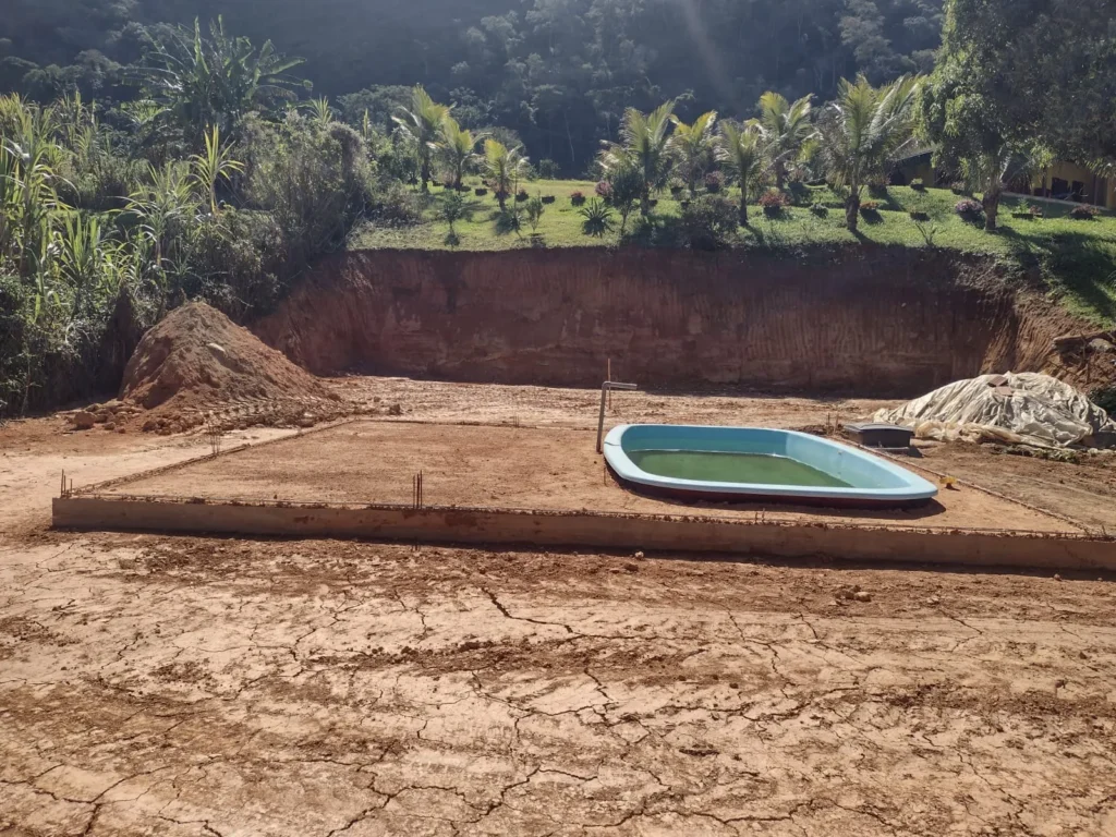 Sítio de 34.248 m² com casa nova, açude e nascente, foto 2