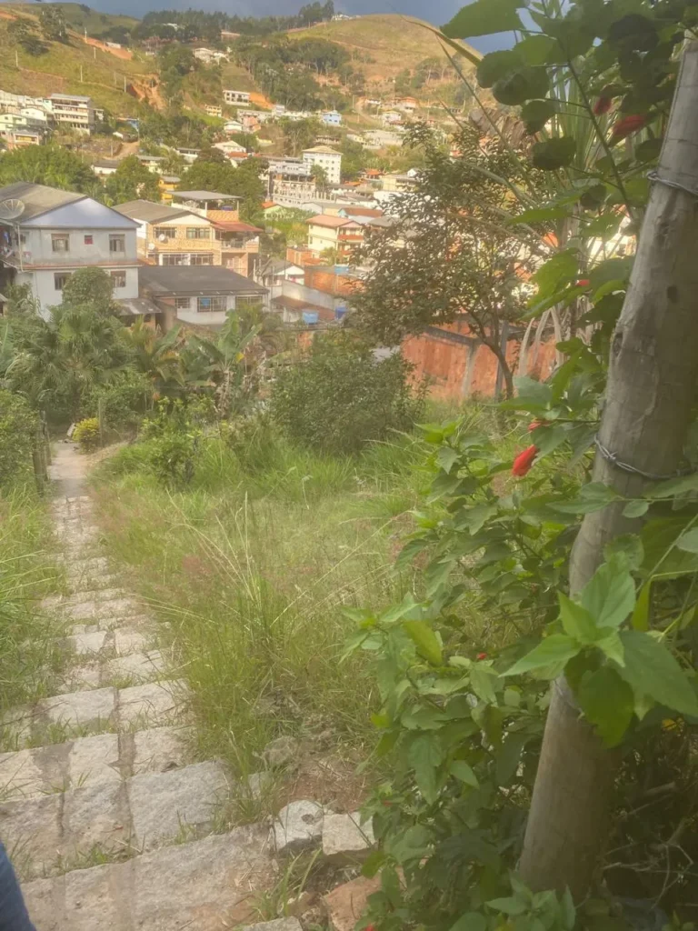 Terreno de 1.500 m² com casa de 2 quartos e poço artesiano