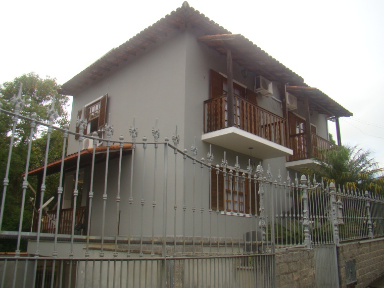 FRENTE E LATERAL DA CASA